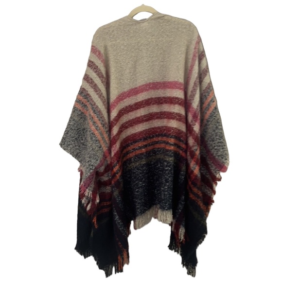 NWOT Boho Fabulous Plaid Fringed Poncho Shawl - One Size - Picture 3 of 8
